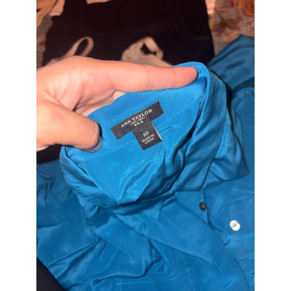 Anne Taylor 100% Silk Blouse Teal Blue Double Pocket Button Down Shirt - Picture 11 of 12
